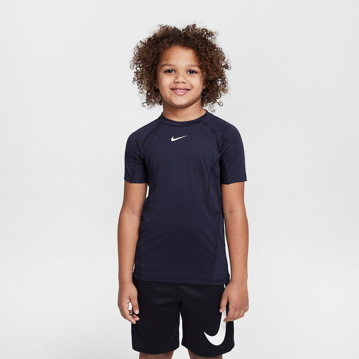Playera de manga corta Dri-FIT para niños talla pequeña Nike Pro – Negro – vista 1