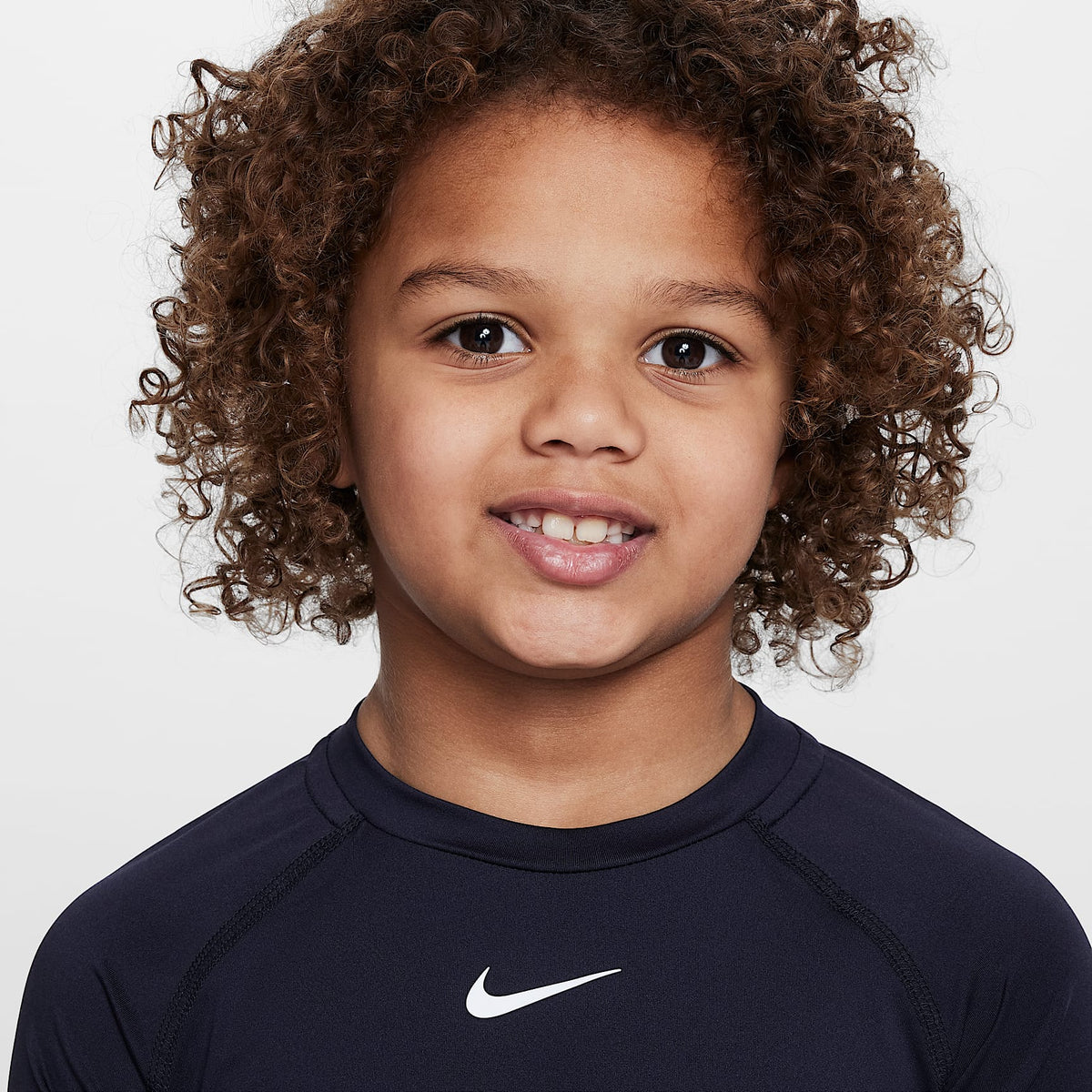Playera de manga corta Dri-FIT para niños talla pequeña Nike Pro – Negro – vista 3