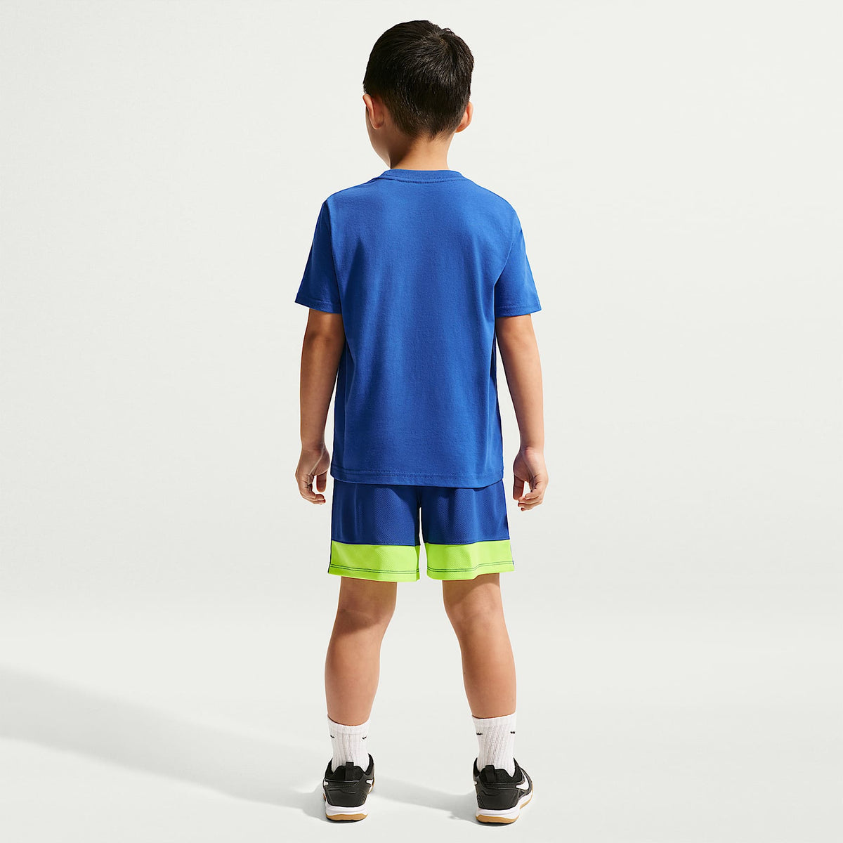 Conjunto de playera y shorts con gráfico de futbol para niños talla pequeña Nike – Royal juego – vista 7