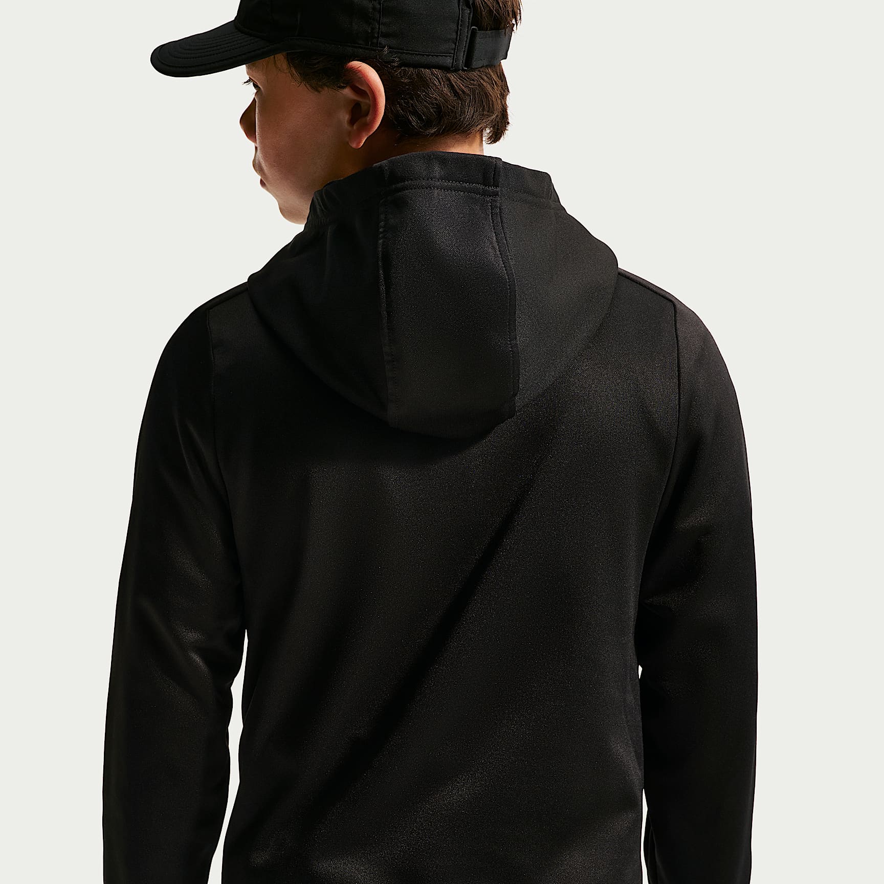 Sudadera con gorro sin cierre de tejido Fleece Therma-FIT para niño talla grande Nike Trophy – Negro – vista 2
