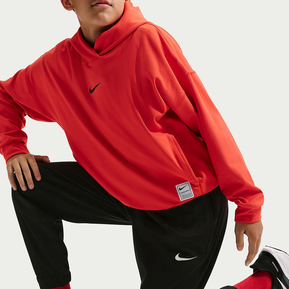 Pants de tejido Fleece Dri-FIT para niño talla grande Nike Pro – Negro/Blanco/Blanco – vista 4