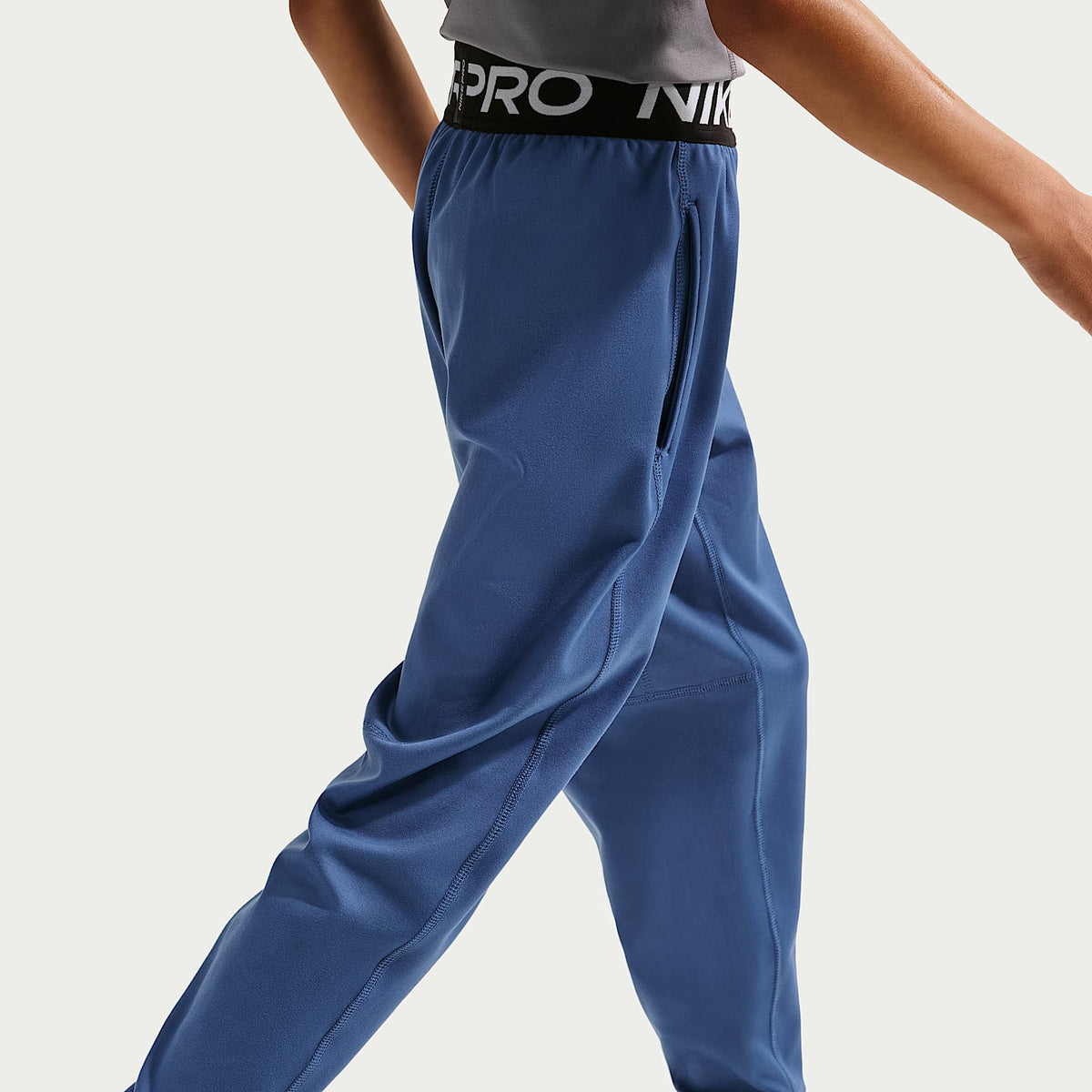 Pants de tejido Fleece Dri-FIT para niño talla grande Nike Pro – Azul marino místico/Blanco/Negro – vista 3
