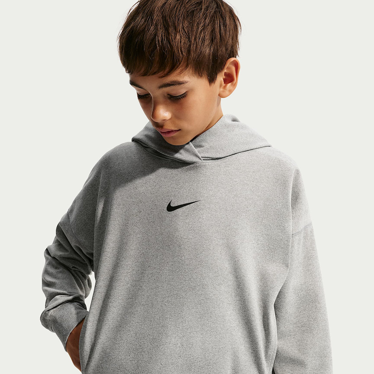 Sudadera con gorro sin cierre Nike Pro Dri-FIT de tejido Fleece para niños talla grande – Gris oscuro jaspeado/Negro – vista 1