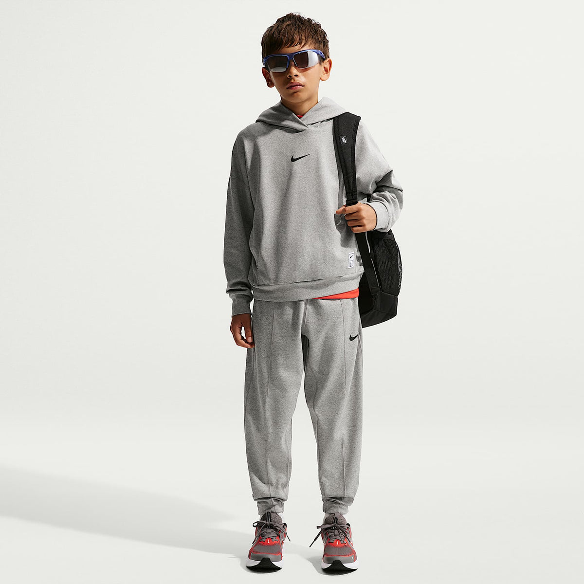 Sudadera con gorro sin cierre Nike Pro Dri-FIT de tejido Fleece para niños talla grande – Gris oscuro jaspeado/Negro – vista 4