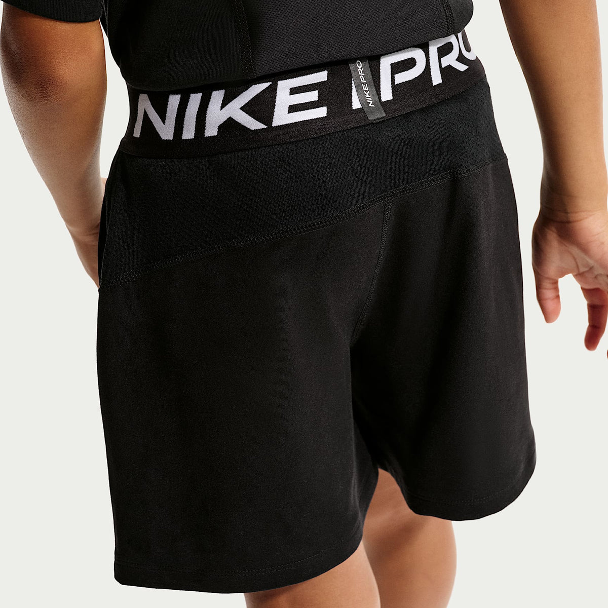 Shorts de tejido Fleece Dri-FIT para niño talla grande Nike Pro – Negro/Blanco/Blanco – vista 3