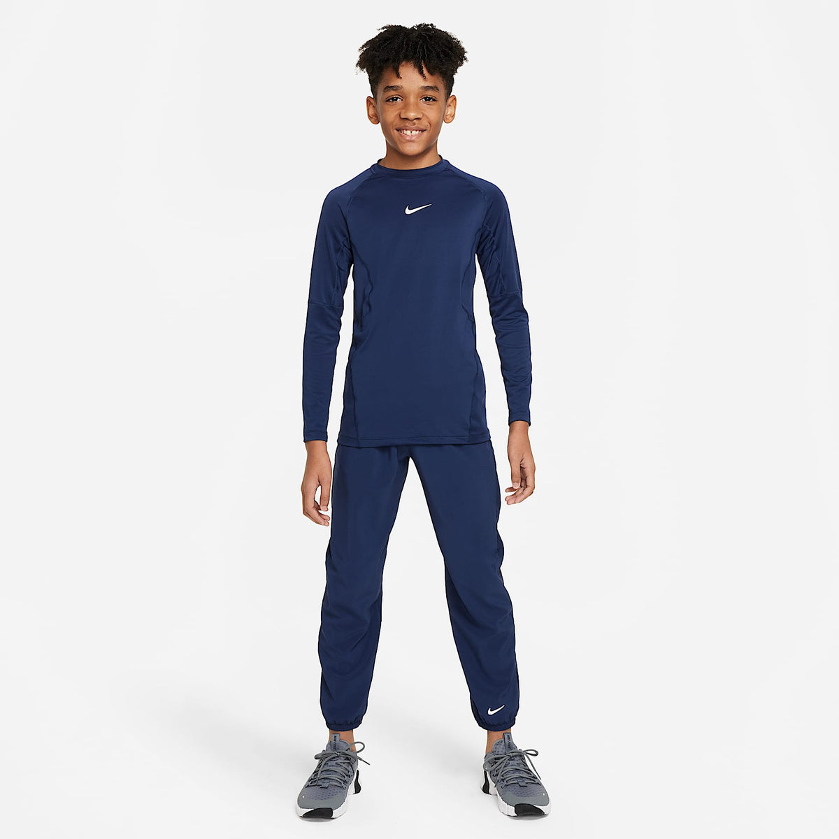 Playera de manga larga Dri-FIT para niño talla grande Nike Pro – Azul marino medianoche/Blanco – vista 5