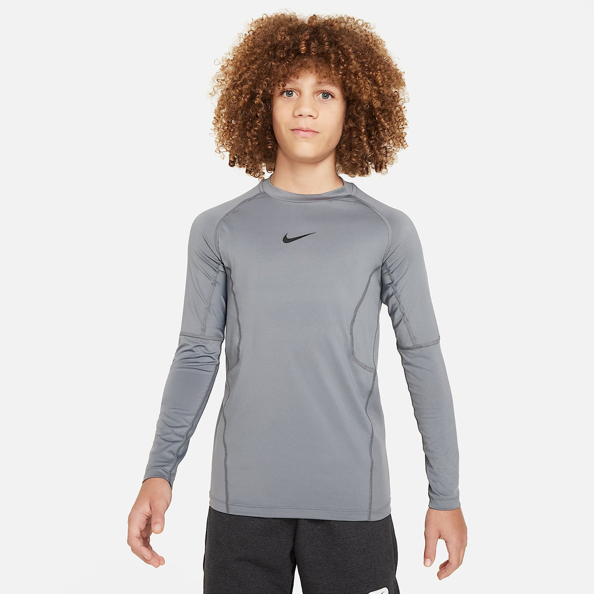 Playera de manga larga Dri-FIT para niño talla grande Nike Pro – Gris humo/Negro – vista 1