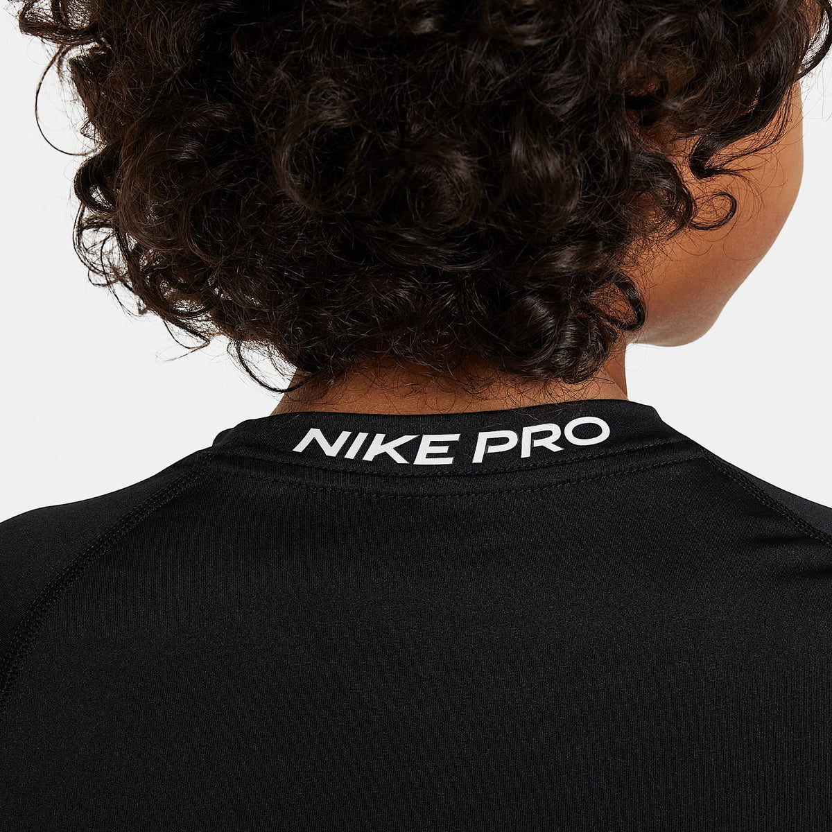 Playera de manga corta Dri-FIT para niño talla grande Nike Pro – Negro/Blanco – vista 4
