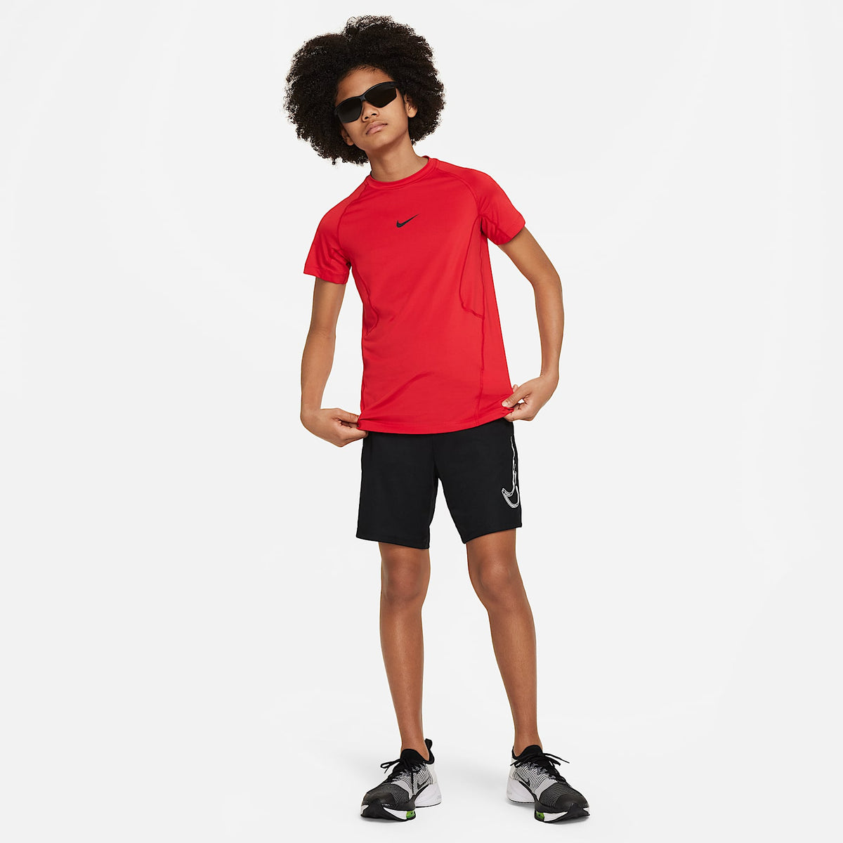 Playera de manga corta Dri-FIT para niño talla grande Nike Pro – Rojo universitario/Negro – vista 5