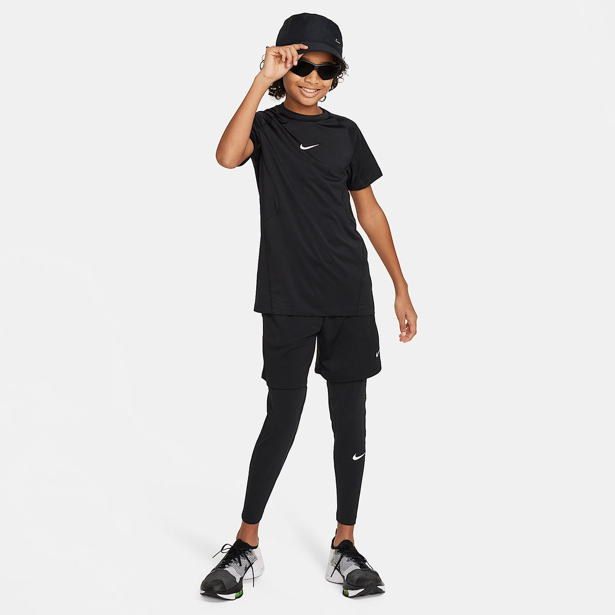 Playera de manga corta Dri-FIT para niño talla grande Nike Pro – Negro/Blanco – vista 5