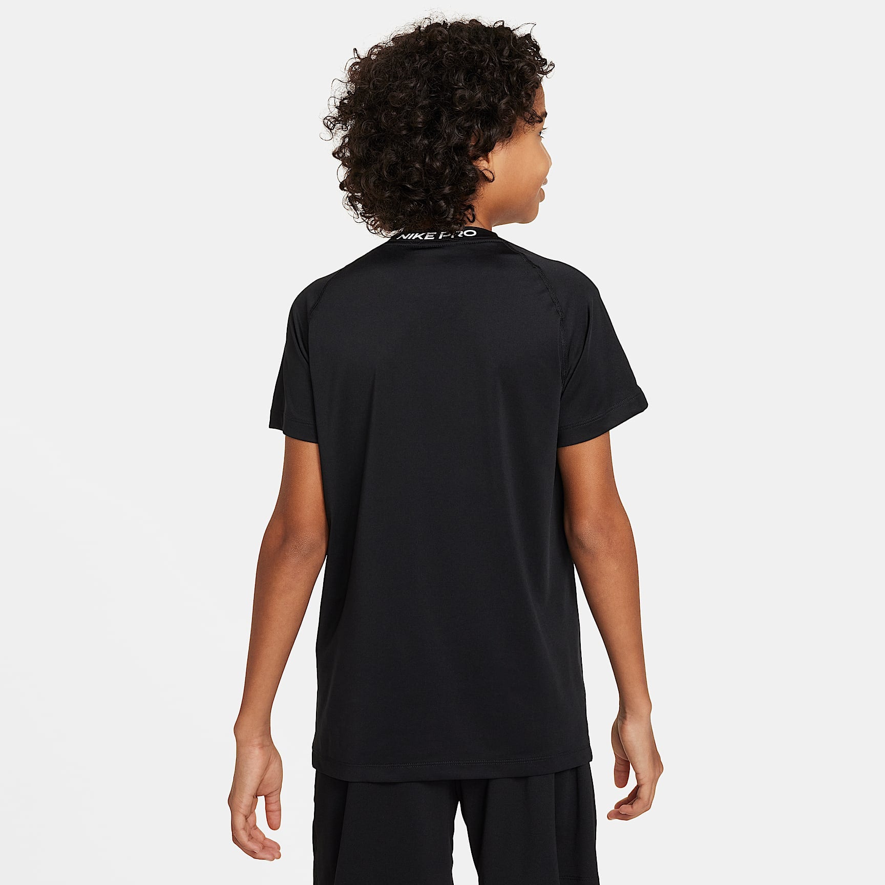 Playera de manga corta Dri-FIT para niño talla grande Nike Pro – Negro/Blanco – vista 2