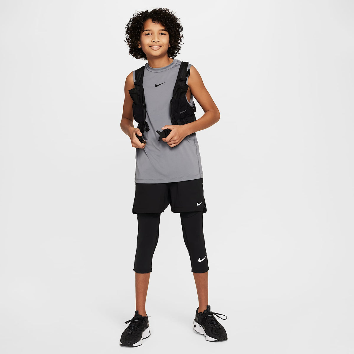 Playera sin mangas para niño talla grande Nike Pro – Gris humo/Negro – vista 5