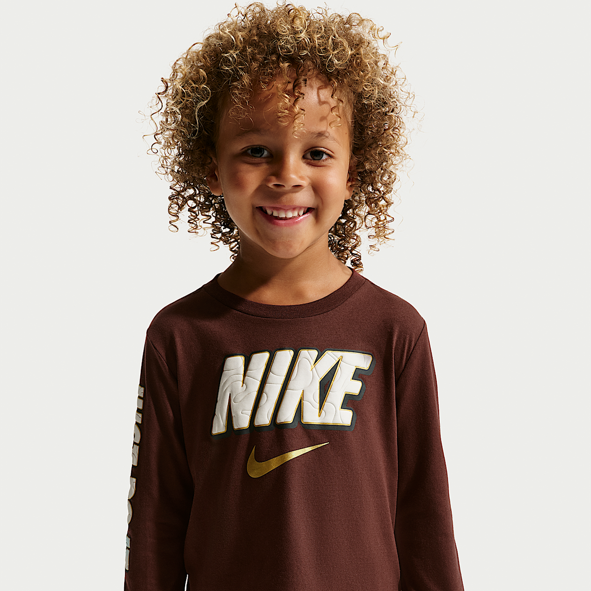 Camiseta Nike Manga Larga Sportswear Frosted Futura para Niño