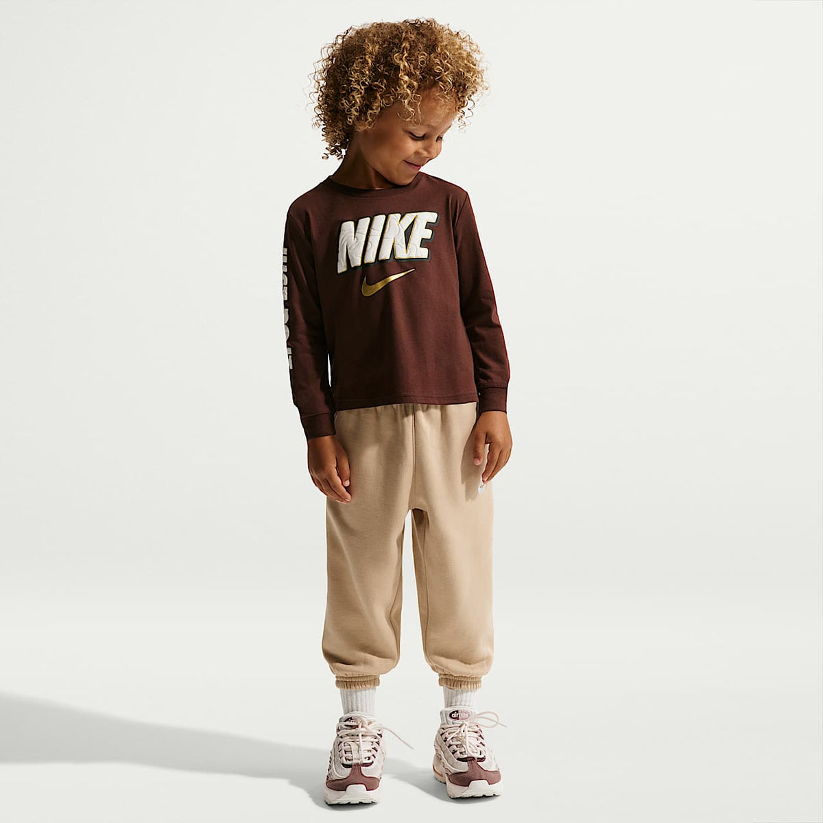 Camiseta Nike Manga Larga Sportswear Frosted Futura para Niño