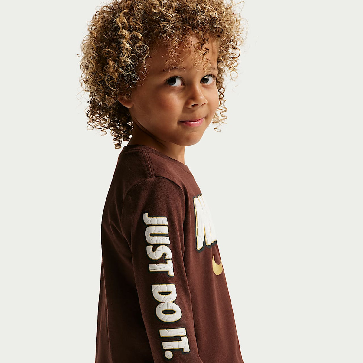 Camiseta Nike Manga Larga Sportswear Frosted Futura para Niño