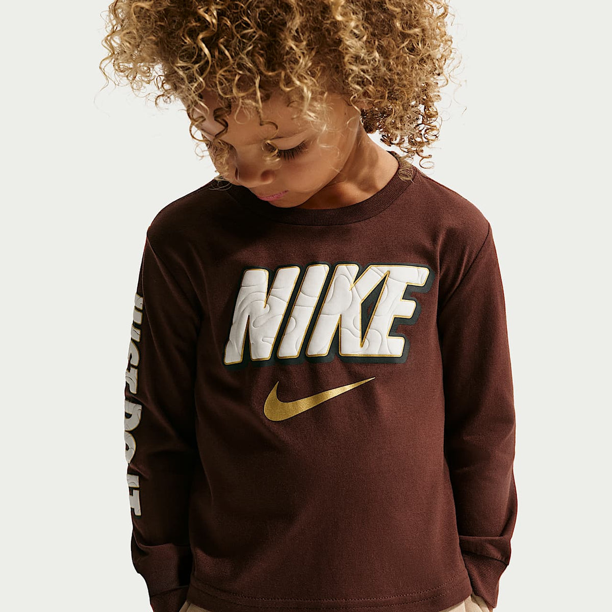 Camiseta Nike Manga Larga Sportswear Frosted Futura para Niño