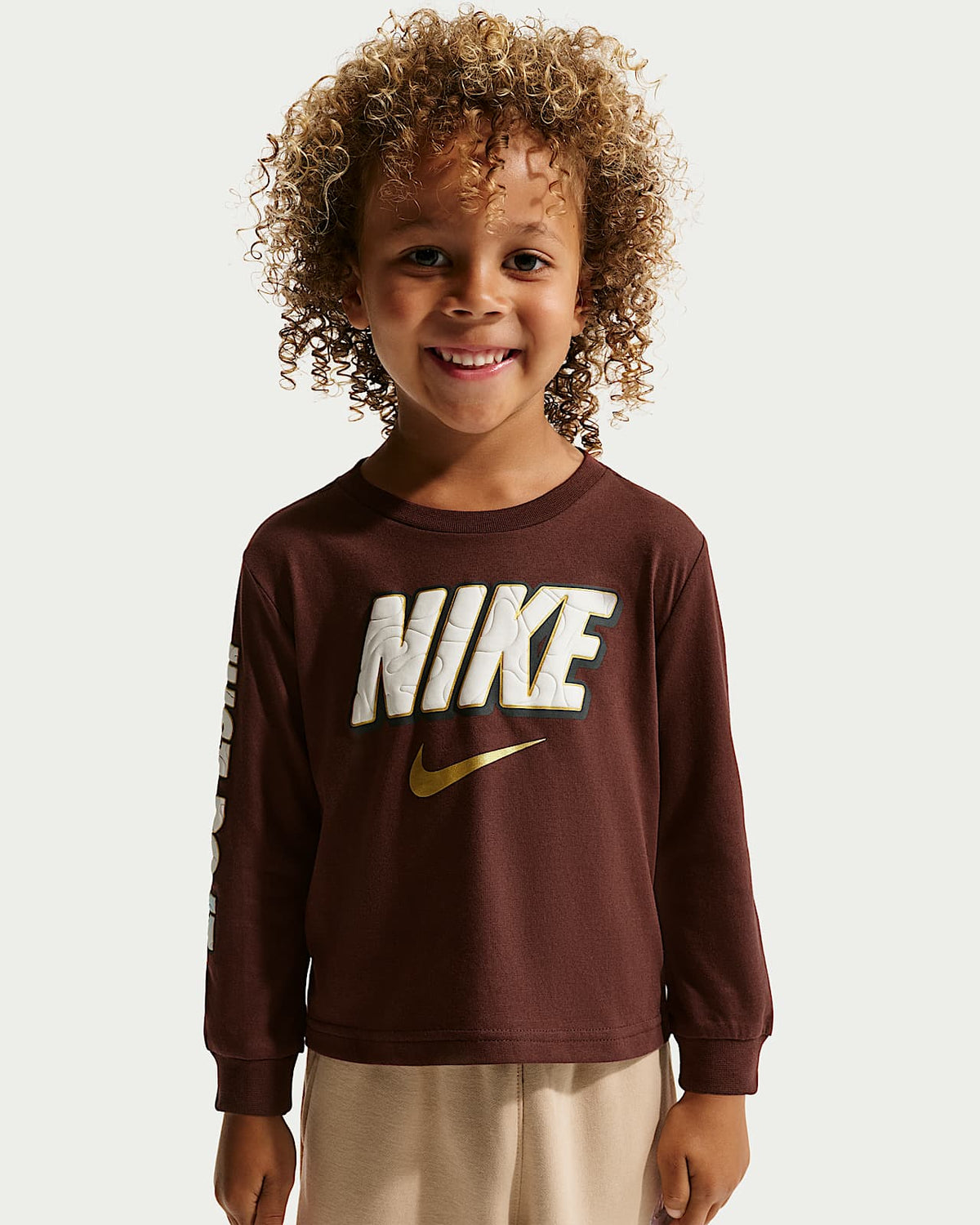 Camiseta Nike Manga Larga Sportswear Frosted Futura para Niño