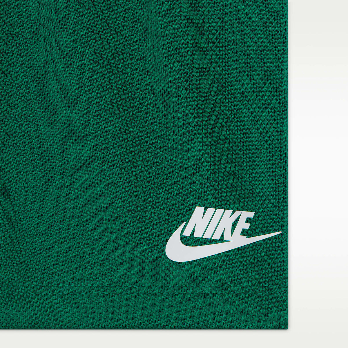 Conjunto de playera con gráfico "Just Do It" y shorts de malla para bebé Nike Sportswear – Malaquita – vista 3