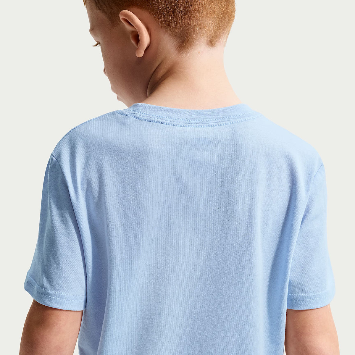 Conjunto de playera con gráfico "Just Do It" y shorts de malla para niños talla pequeña Nike Sportswear – Estrella azul – vista 3