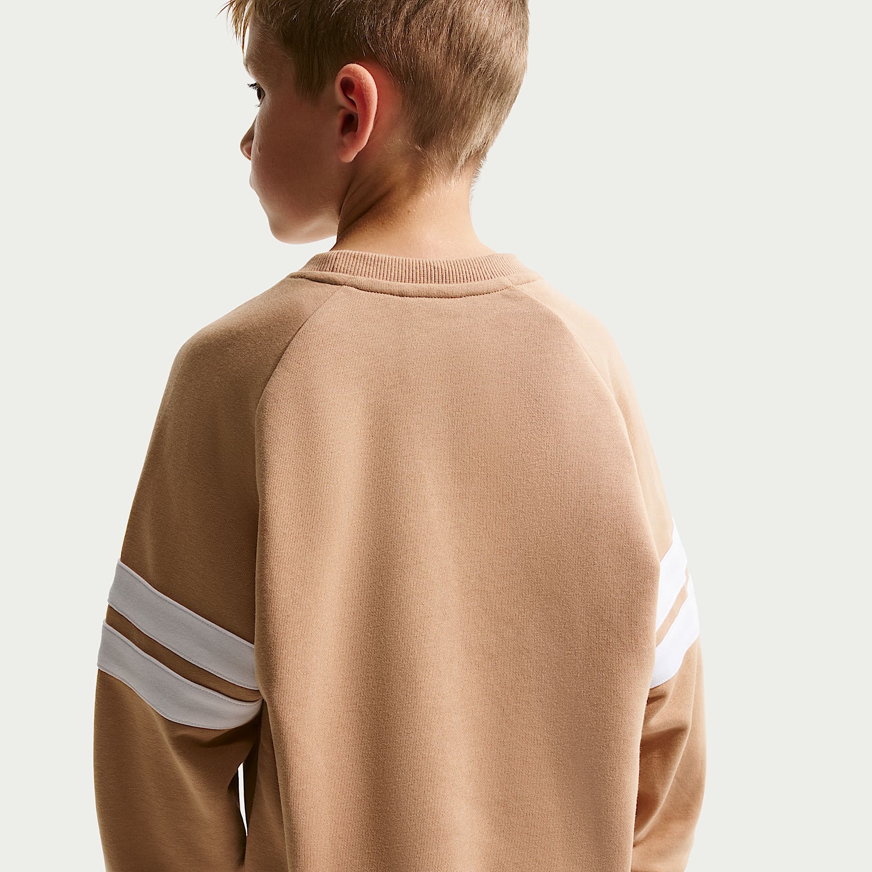 Sudadera de cuello redondo de French Terry oversized para niños talla pequeña Nike Sportswear In The Zone – Cáñamo – vista 2