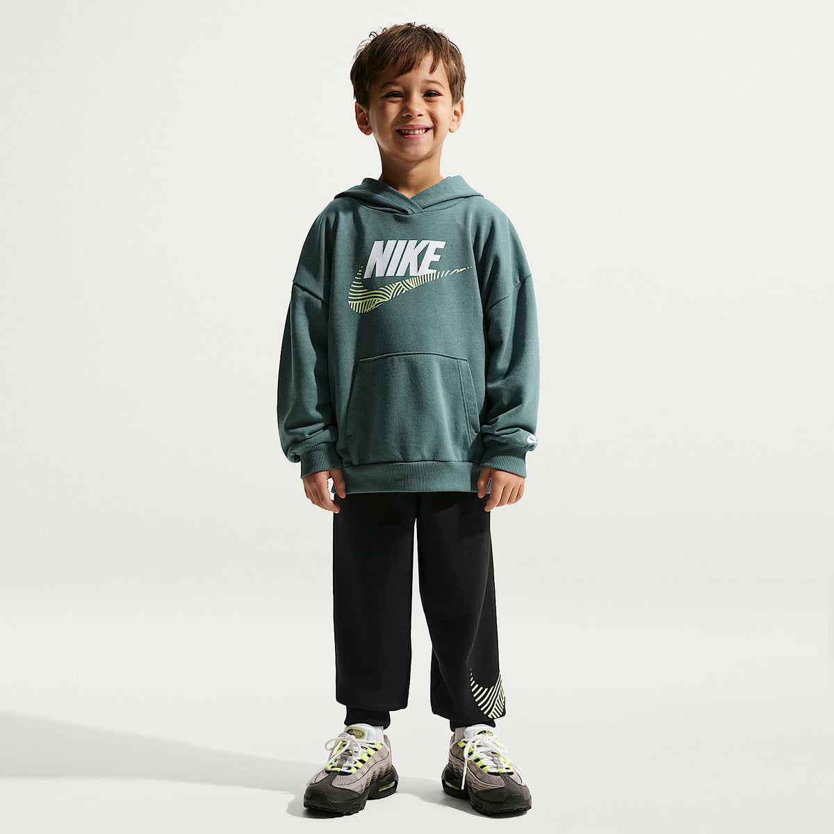 Conjunto de 2 piezas con sudadera sin cierre de French Terry oversized para niños talla pequeña Nike Sportswear In The Zone – Negro – vista 1