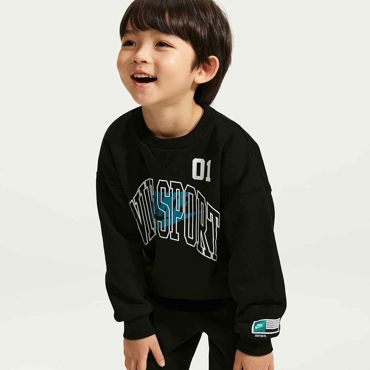 Conjunto de 2 piezas de sudadera de cuello redondo de tejido Fleece Multisport infantil Nike Sportswear – Negro – vista 4