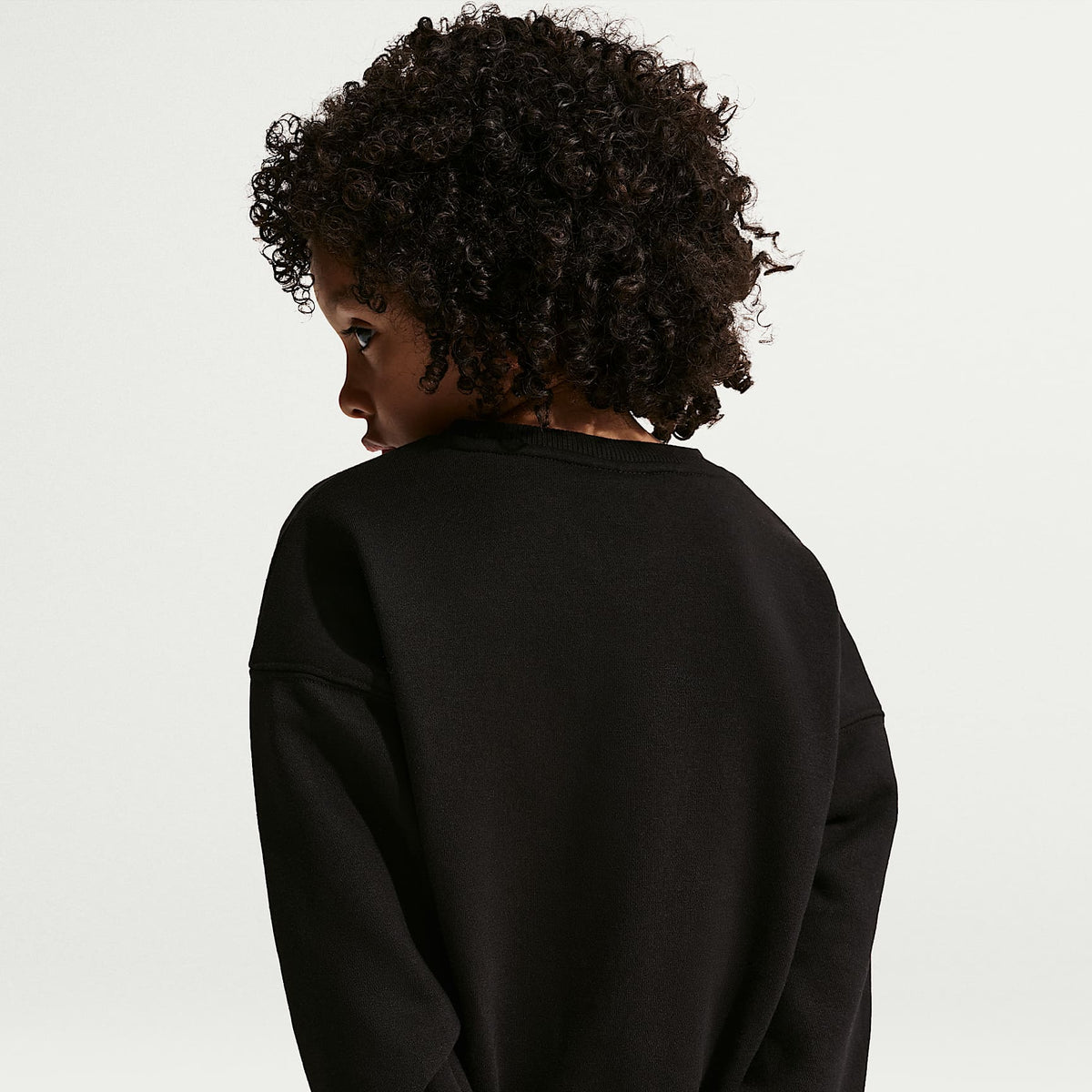 Conjunto de 2 piezas de sudadera de cuello redondo de tejido Fleece Multisport para niños talla pequeña Nike Sportswear – Negro – vista 2