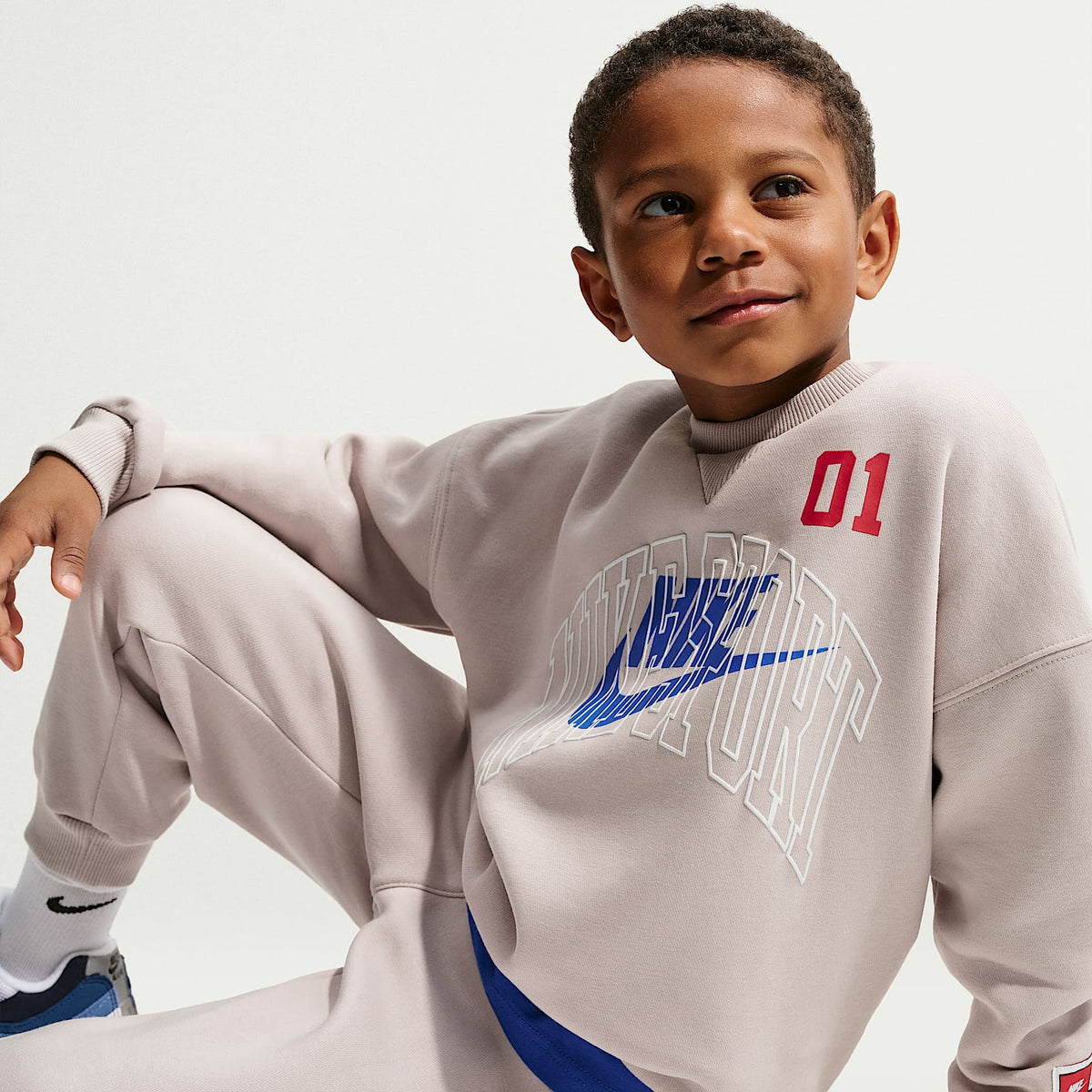 Conjunto de 2 piezas de sudadera de cuello redondo de tejido Fleece Multisport para niños talla pequeña Nike Sportswear – Gris partícula – vista 6