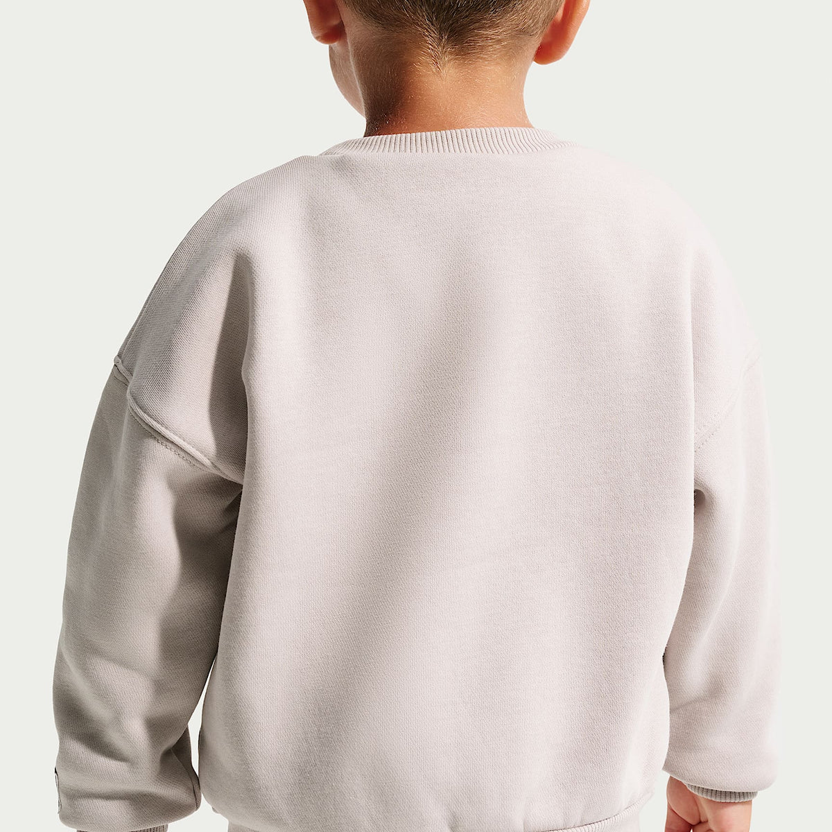 Conjunto de 2 piezas de sudadera de cuello redondo de tejido Fleece Multisport infantil Nike Sportswear – Gris partícula – vista 3