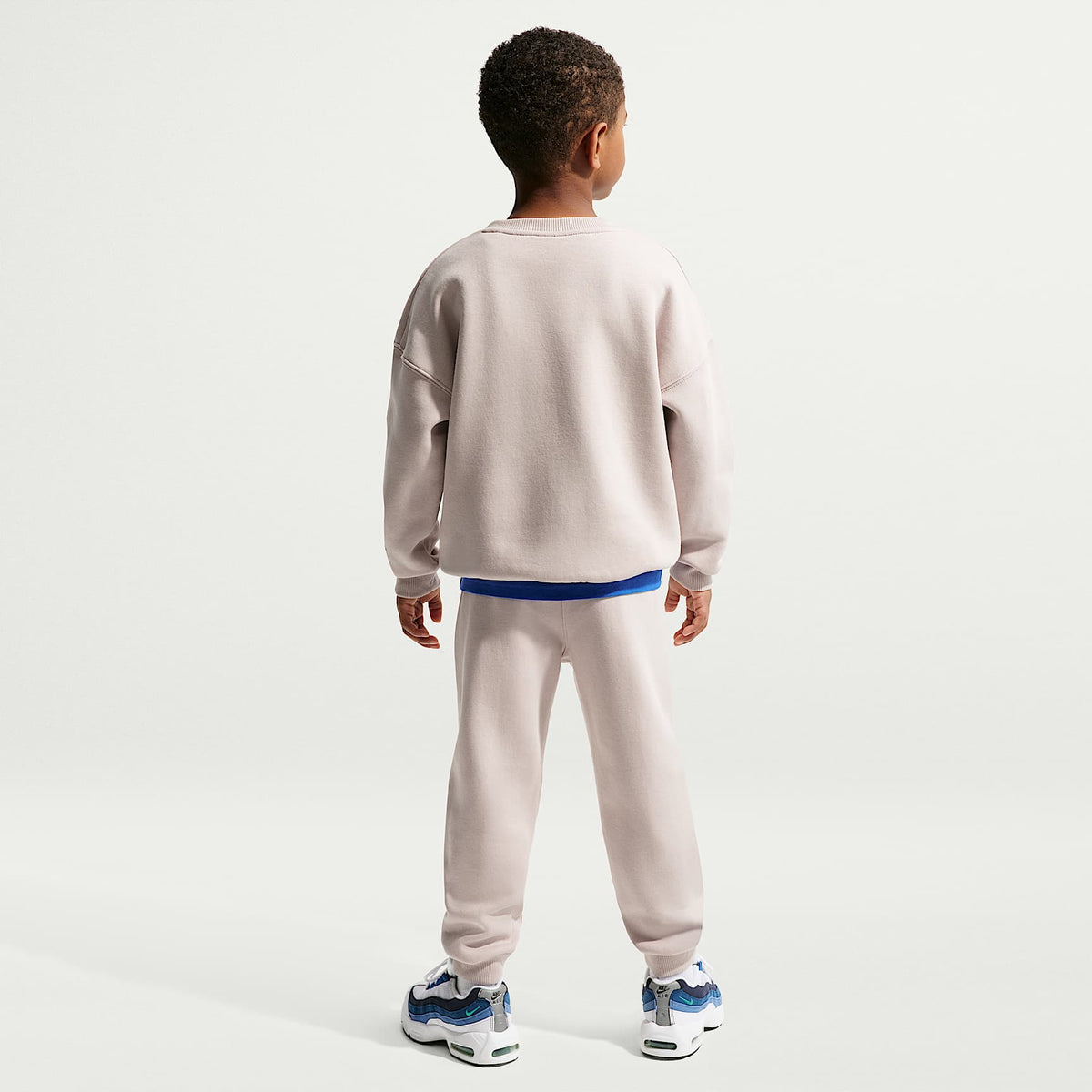 Conjunto de 2 piezas de sudadera de cuello redondo de tejido Fleece Multisport para niños talla pequeña Nike Sportswear – Gris partícula – vista 7