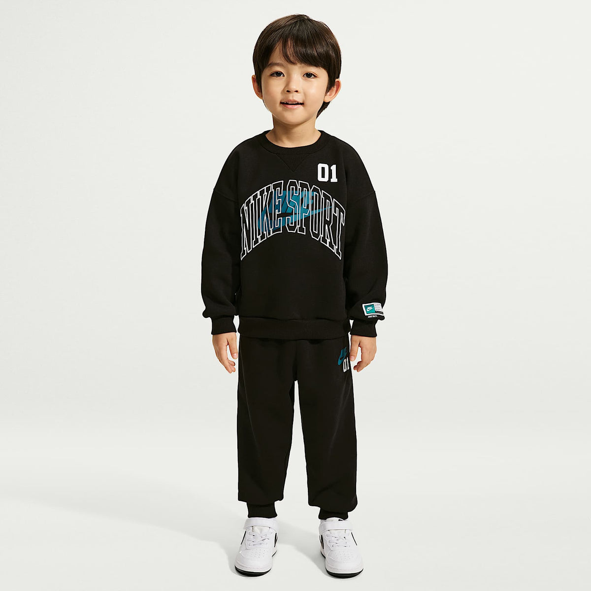 Conjunto de 2 piezas de sudadera de cuello redondo de tejido Fleece Multisport infantil Nike Sportswear – Negro – vista 1