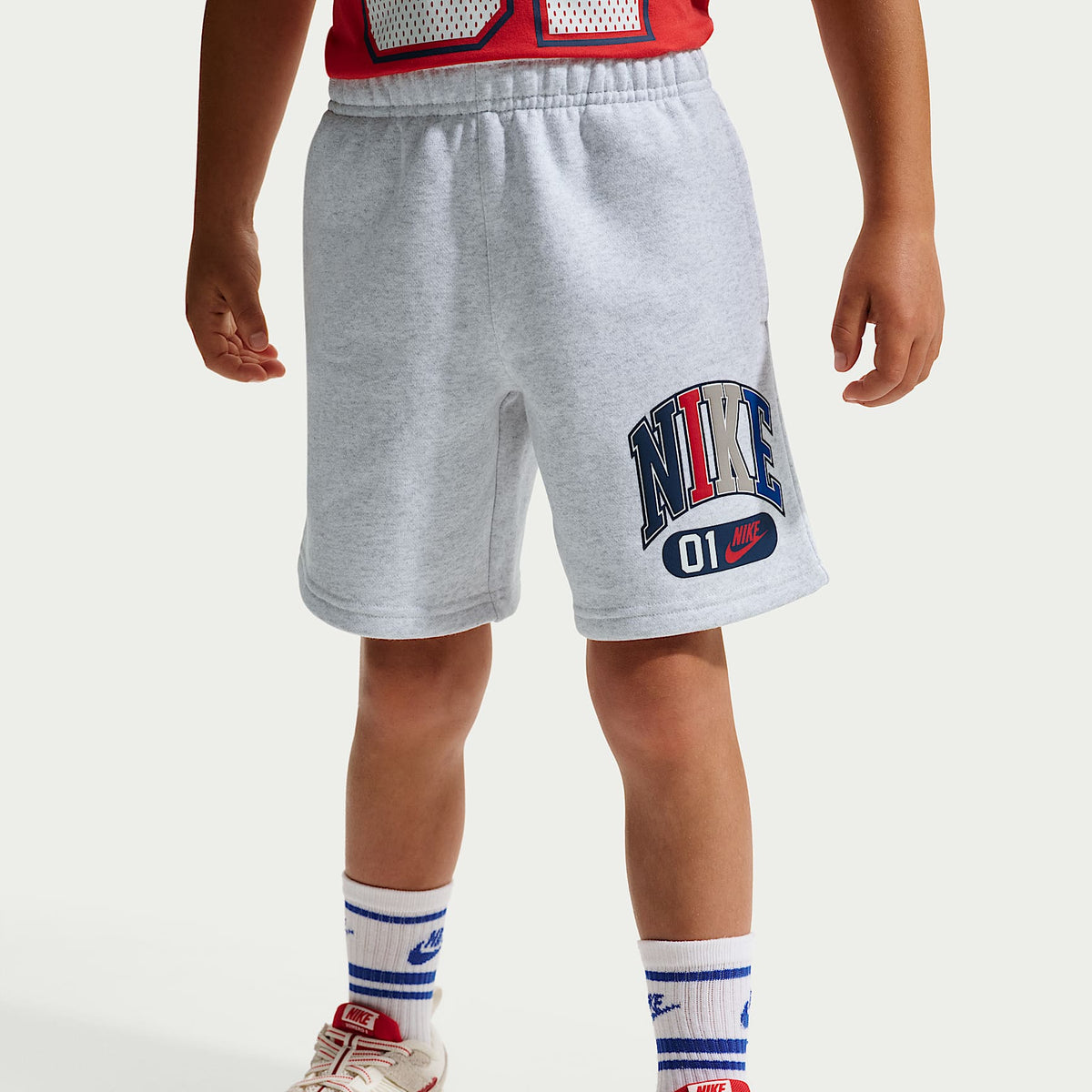 Shorts de tejido Fleece Multisport para niños talla pequeña Nike Sportswear – Abedul jaspeado – vista 2