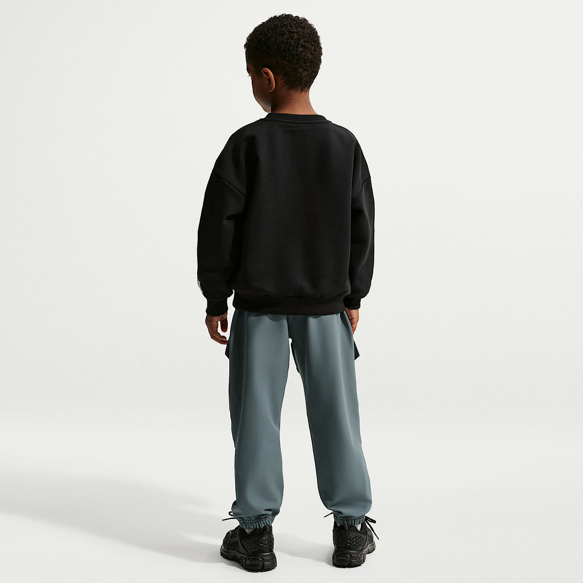 Sudadera de cuello redondo de tejido Fleece Multisport para niños talla pequeña Nike Sportswear – Negro – vista 5