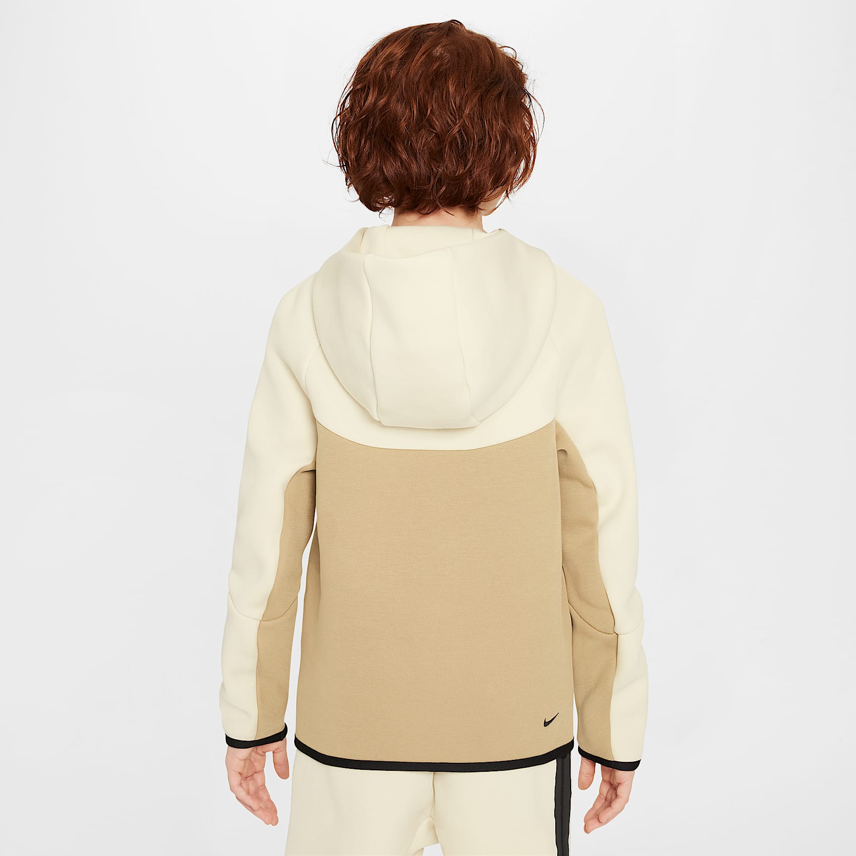 Sudadera con gorro con cierre completo para niños grandes Nike Sportswear Tech Fleece – Beige paracaídas/Caqui claro/Negro/Negro – vista 2