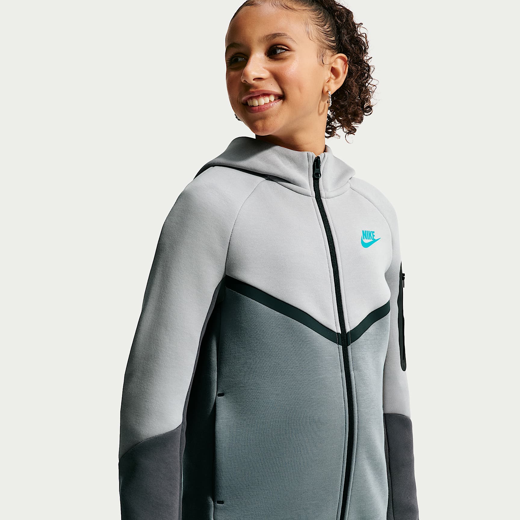 Sudadera con gorro con cierre completo para niños grandes Nike Sportswear Tech Fleece – Gris humo claro/Gris humo/Antracita/Negro – vista 2