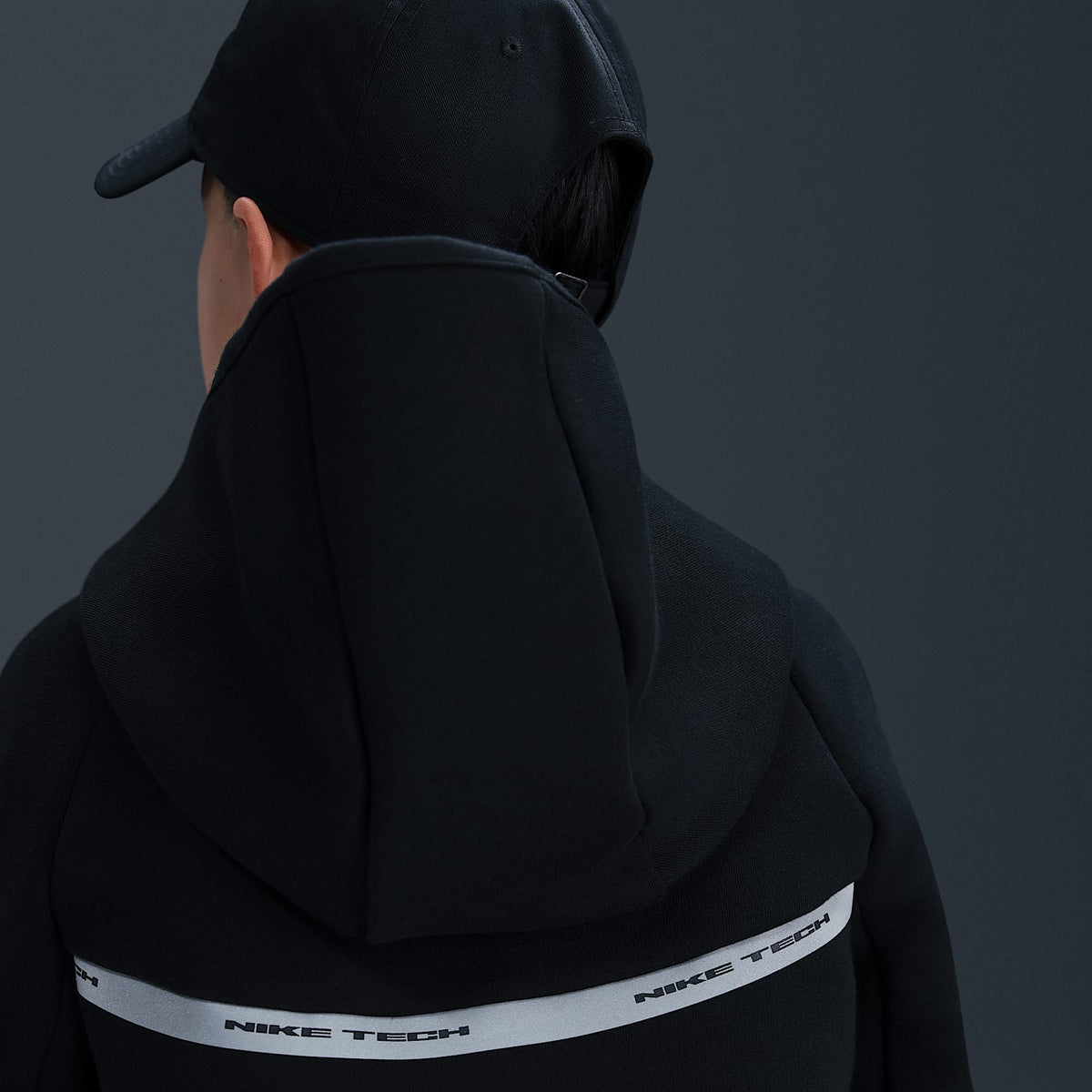 Sudadera con gorro y cierre completo Nike Sportswear Tech Fleece para niños grandes con detalles reflejantes – Negro/Negro/Negro – vista 5