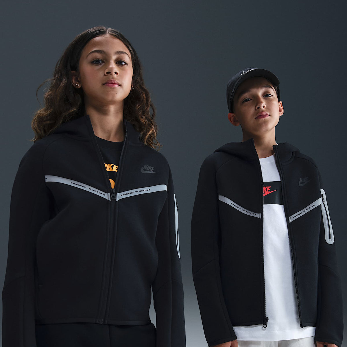 Sudadera con gorro y cierre completo Nike Sportswear Tech Fleece para niños grandes con detalles reflejantes – Negro/Negro/Negro – vista 1