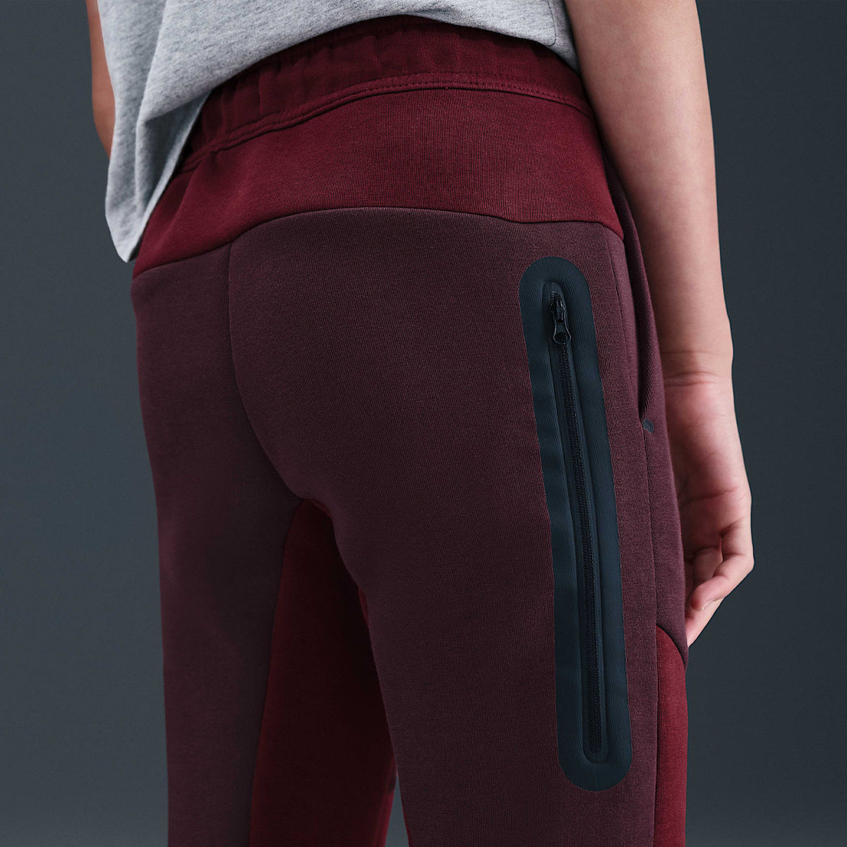 Joggers para niño talla grande Nike Sportswear Tech Fleece – Burdeos enérgico/Rojo team oscuro/Negro/Negro – vista 5