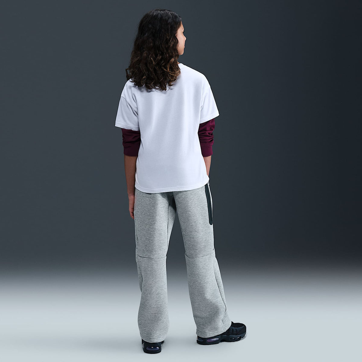 Pantalones con dobladillo abierto para niños talla grande Nike Sportswear Tech Fleece – Gris oscuro jaspeado/Negro/Negro – vista 7