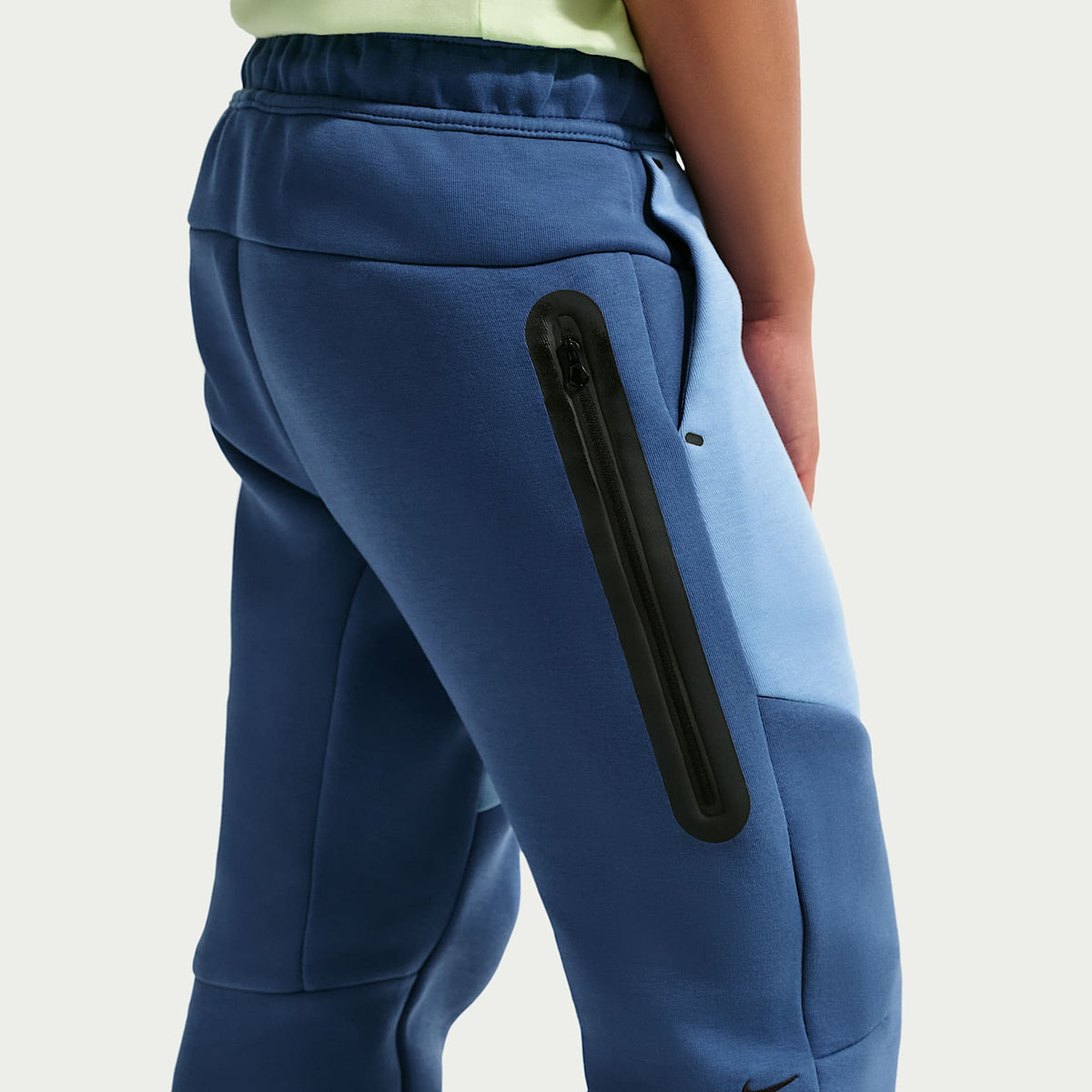 Pantalones con dobladillo abierto para niños talla grande Nike Sportswear Tech Fleece – Azul marino místico/Azul de trabajo/Negro/Negro – vista 3
