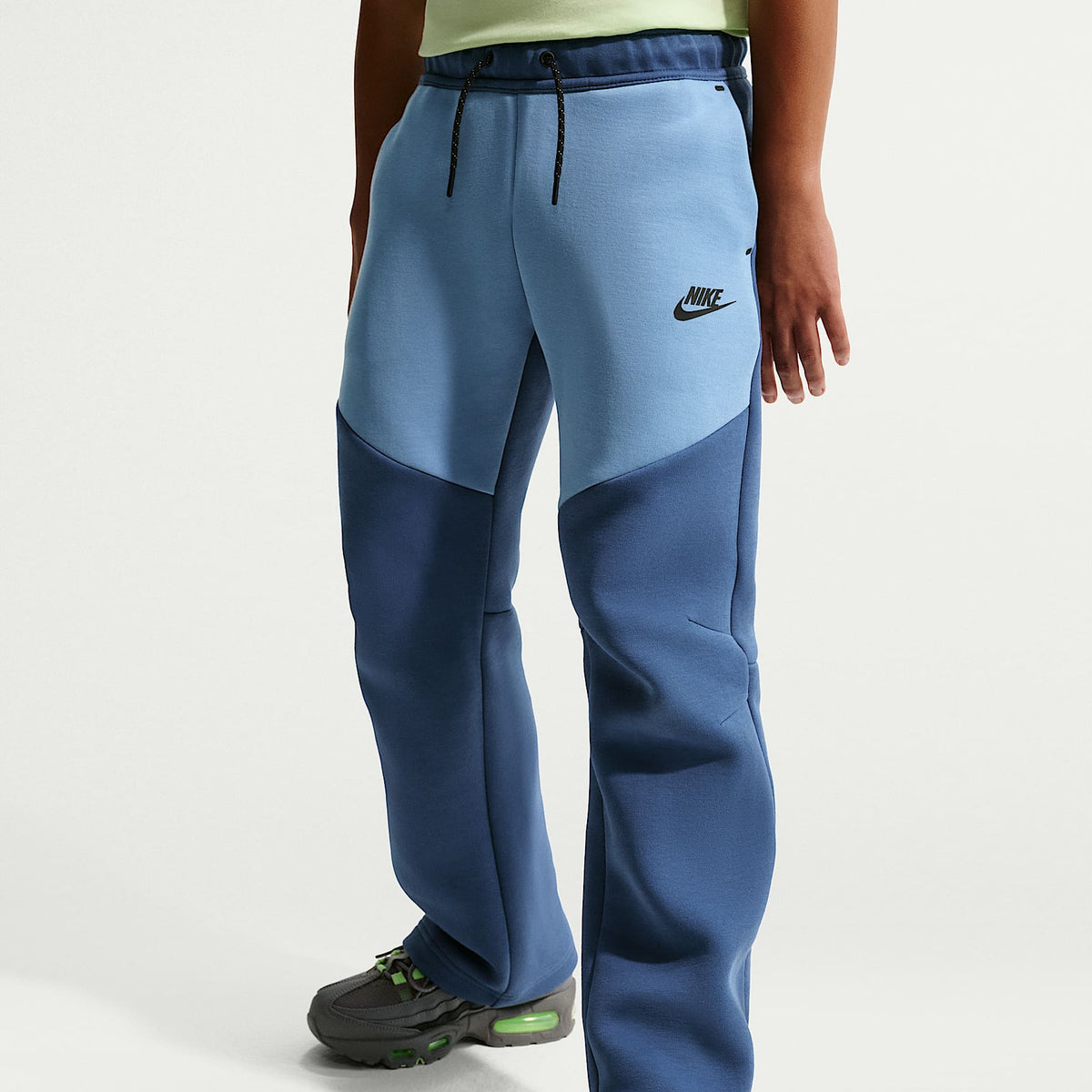 Pantalones con dobladillo abierto para niños talla grande Nike Sportswear Tech Fleece – Azul marino místico/Azul de trabajo/Negro/Negro – vista 2