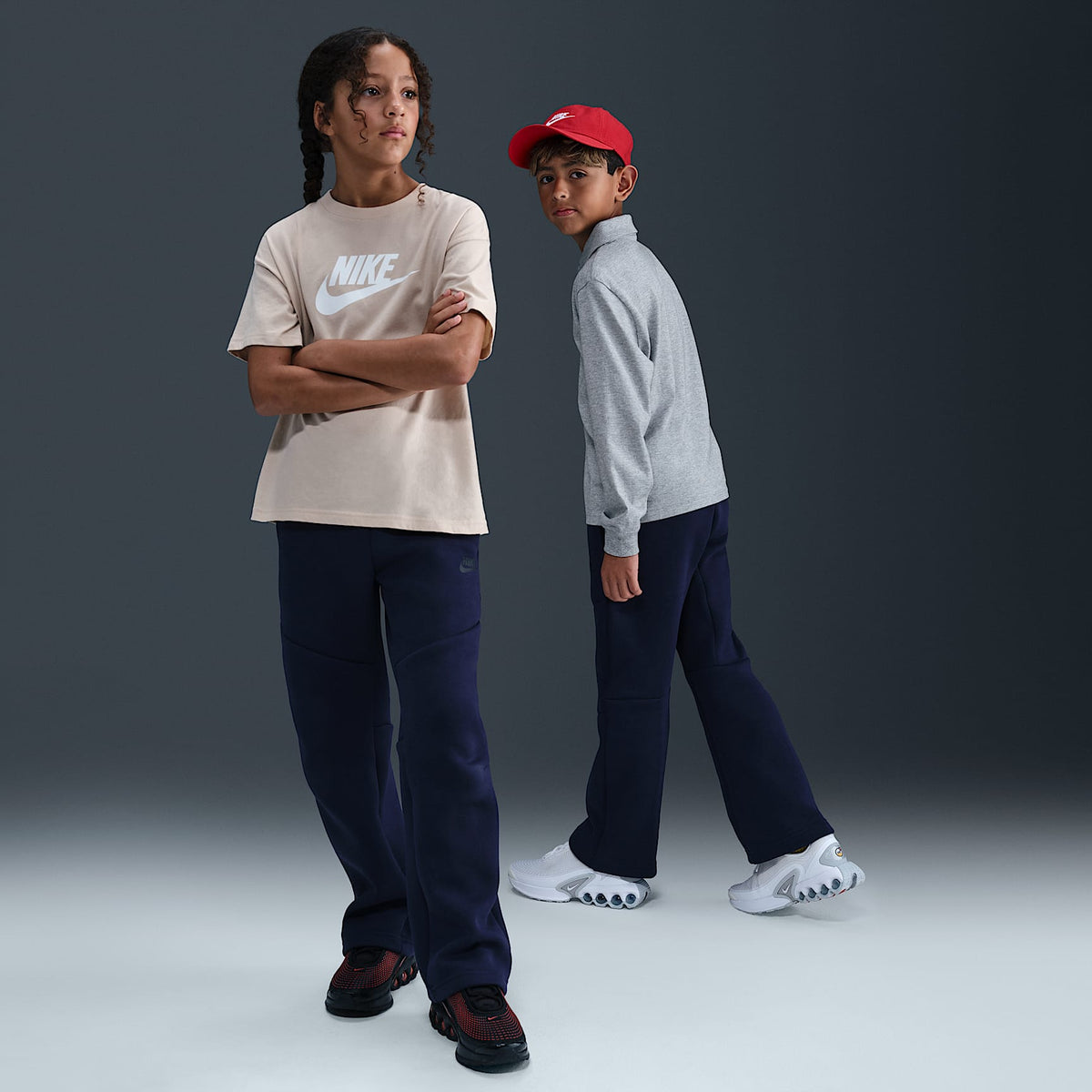 Pantalones con dobladillo abierto para niños talla grande Nike Sportswear Tech Fleece – Obsidiana/Negro/Negro – vista 1