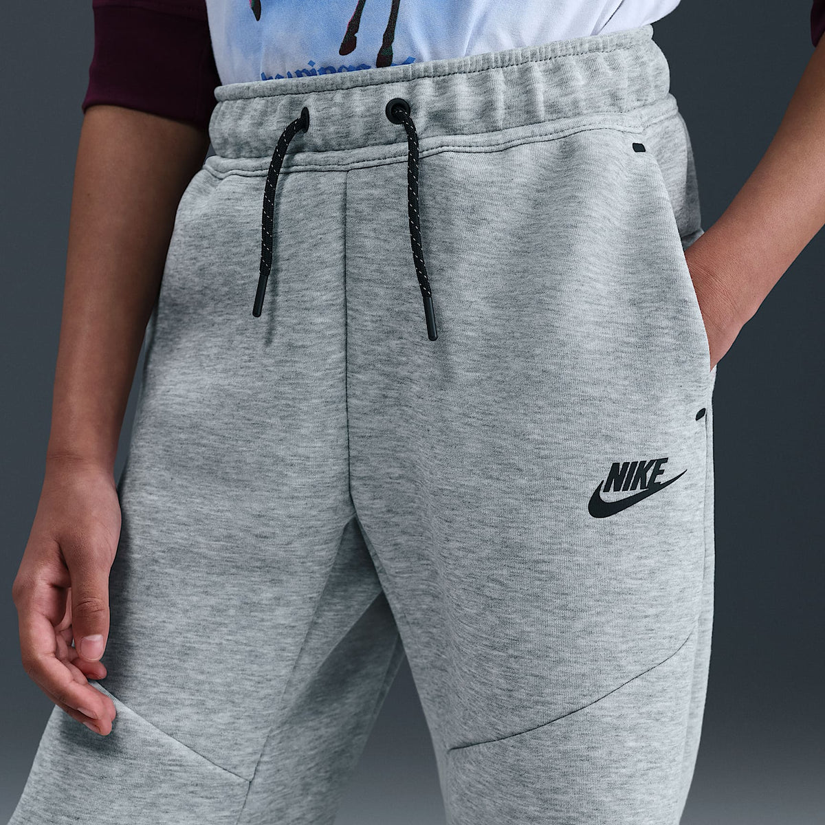 Pantalones con dobladillo abierto para niños talla grande Nike Sportswear Tech Fleece – Gris oscuro jaspeado/Negro/Negro – vista 3