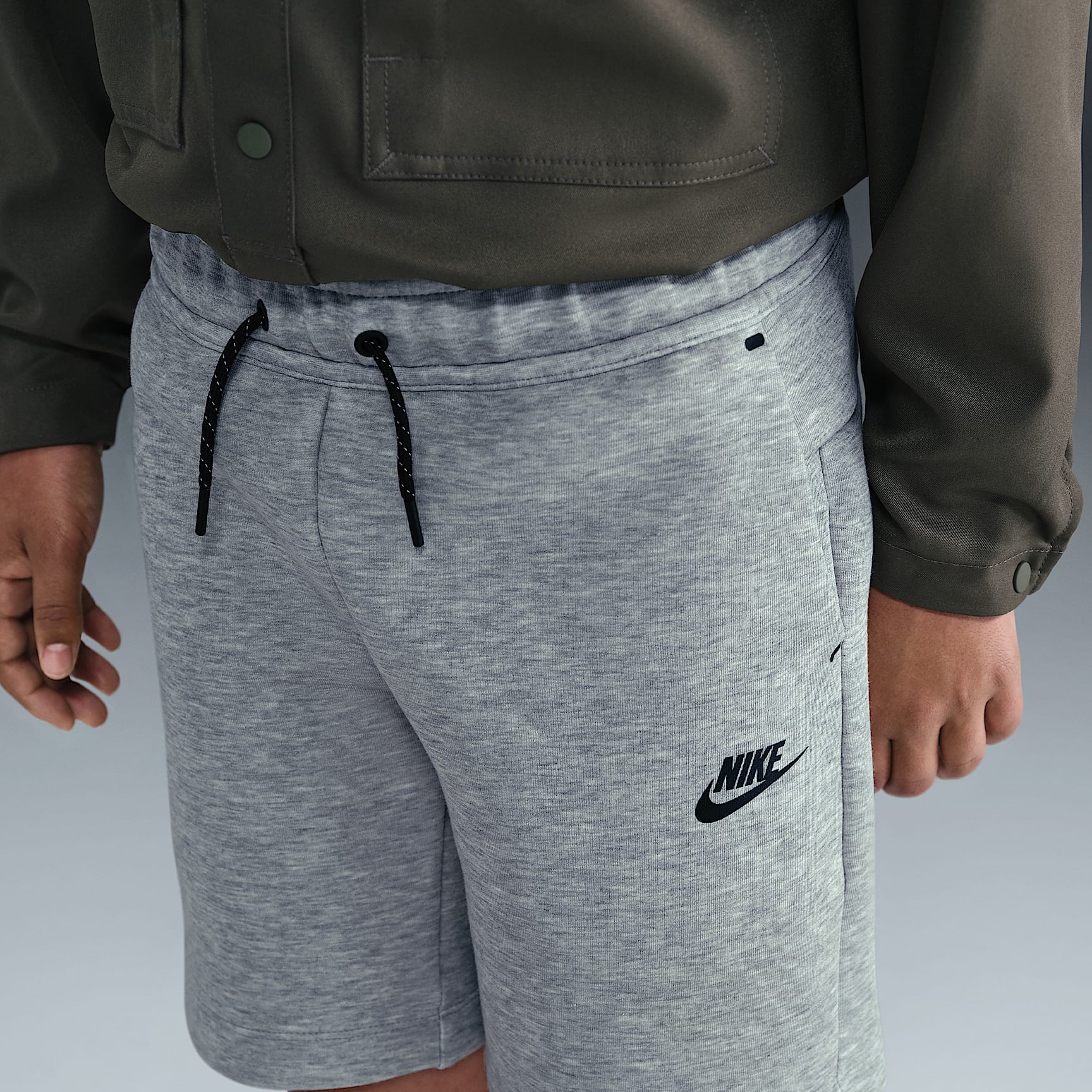 Shorts para niño talla grande Nike Sportswear Tech Fleece – Gris oscuro jaspeado/Negro – vista 2