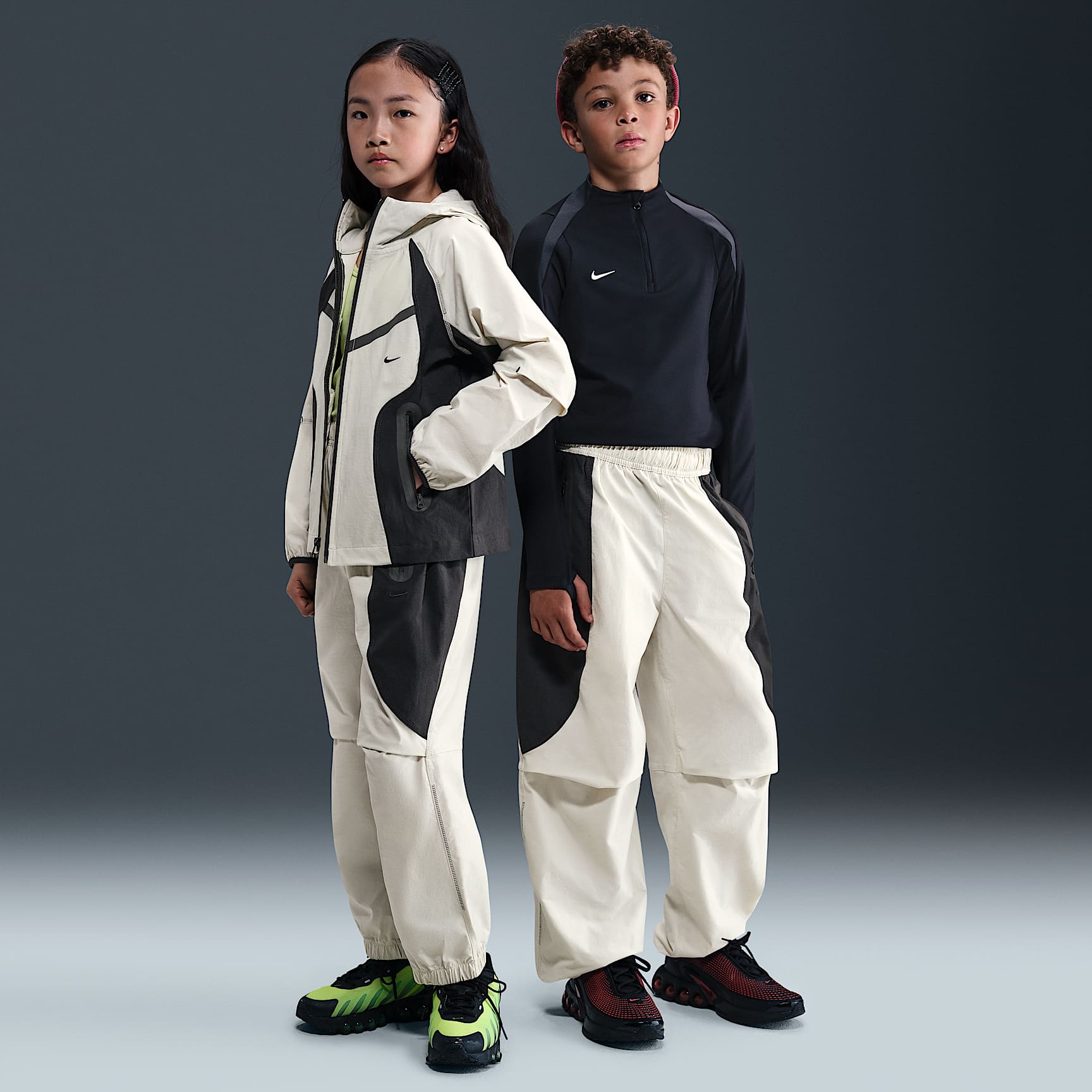 Pants de tejido Woven para niño talla grande Nike Tech – Hueso claro/Negro/Negro – vista 1