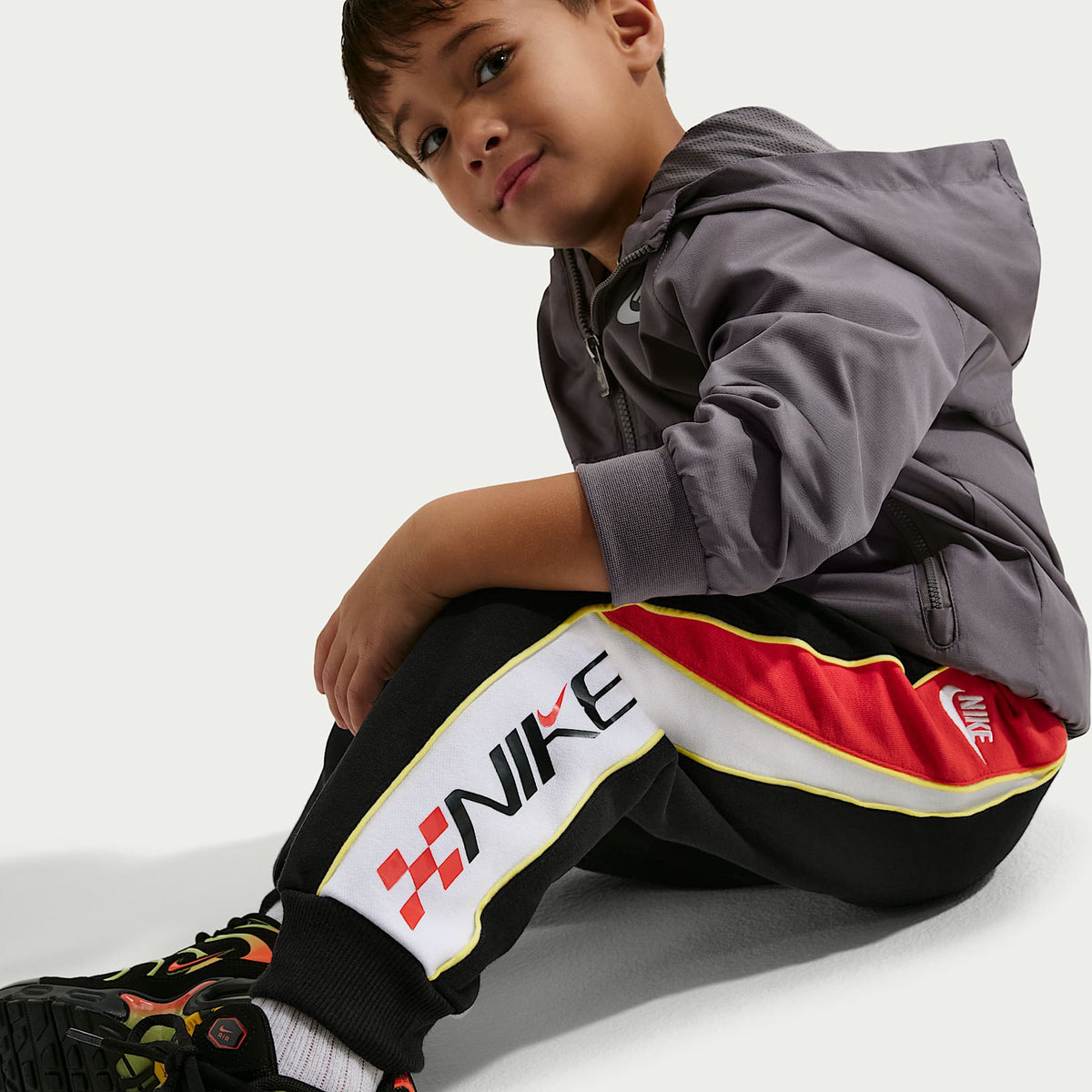 Pants de French Terry Victory Lap para niños talla pequeña Nike Sportswear – Negro – vista 4