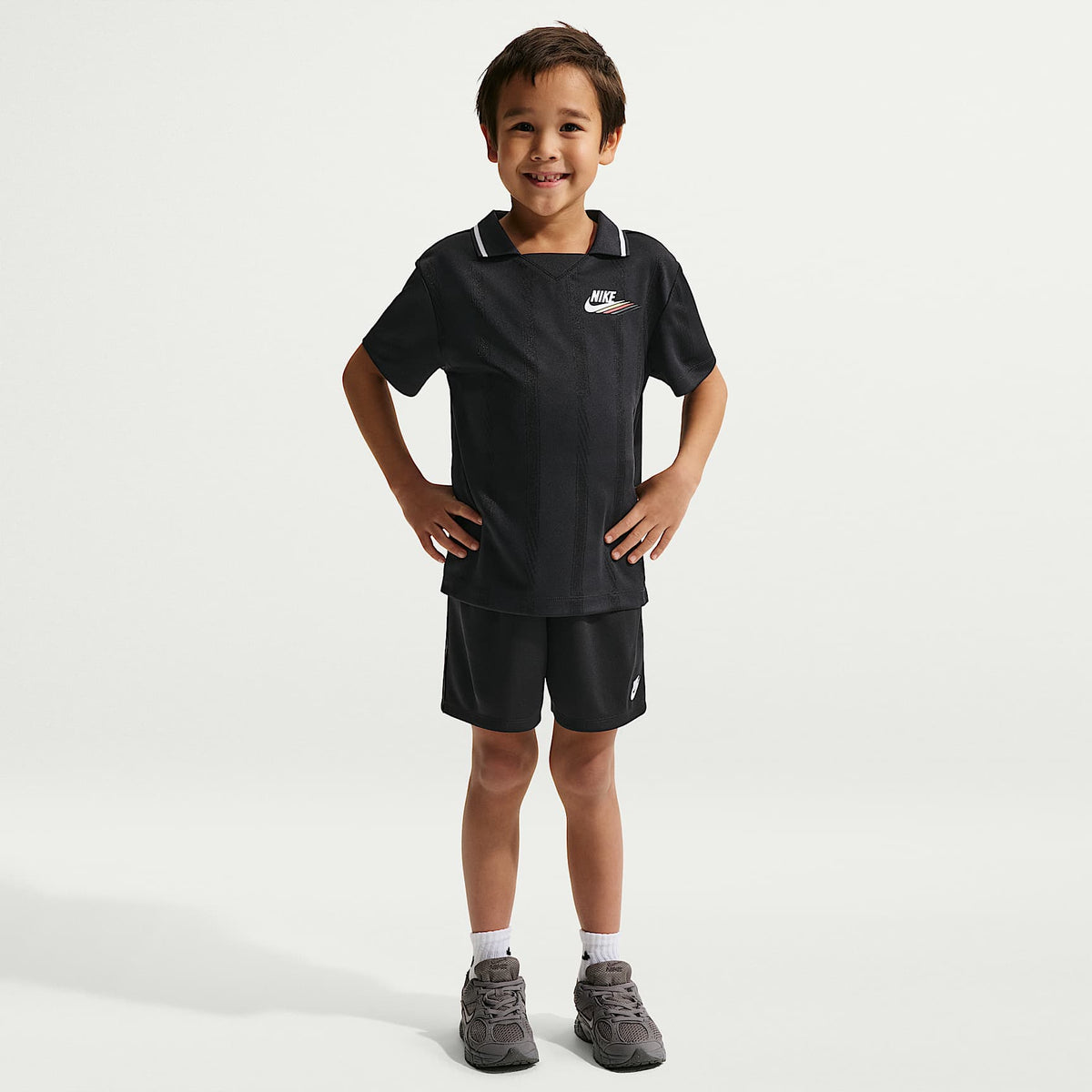 Conjunto de 2 piezas con shorts de malla Victory Lap para niños talla pequeña Nike Sportswear – Negro – vista 1