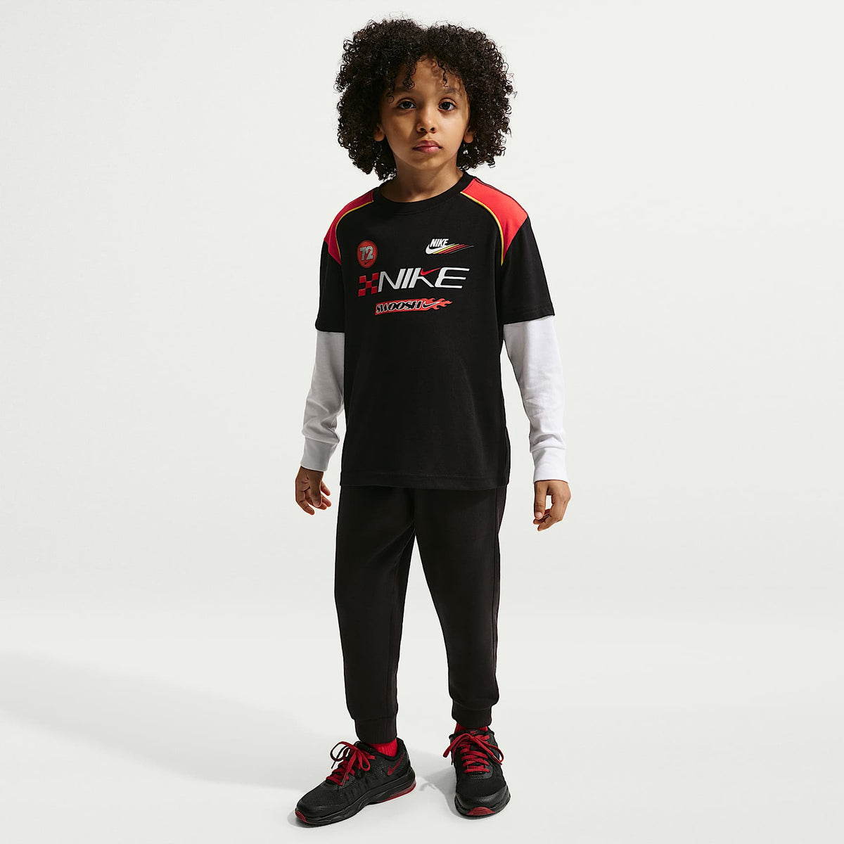 Playera Victory Lap de dos capas para niños talla pequeña Nike Sportswear – Negro – vista 4