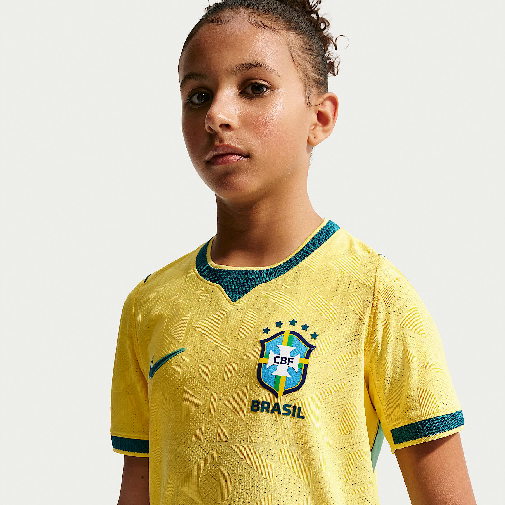 Jersey de futbol Nike Aero-FIT de la selección de Brasil local 2026 Match para niños talla grande – Canario/Menta claro/Azul verdoso geoda – vista 2