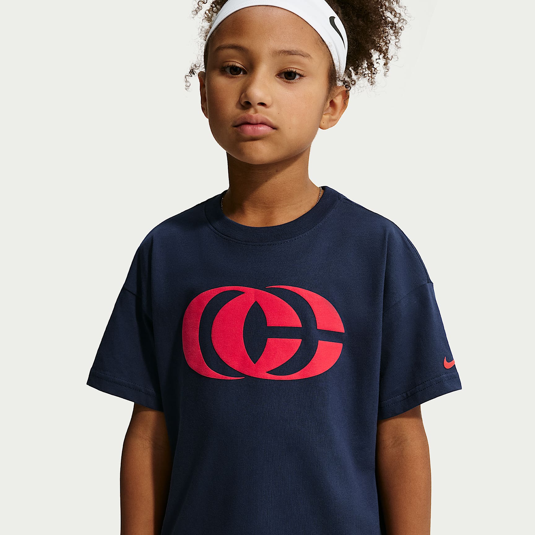 Playera de básquetbol Nike Max90 para niños Caitlin Clark – Azul marino medianoche/Rojo universitario – vista 2